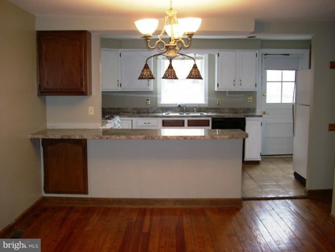 8650 Lees Ridge Road Warrenton, VA 20186 - Photo 13 of 17 Dining Area/Kitchen