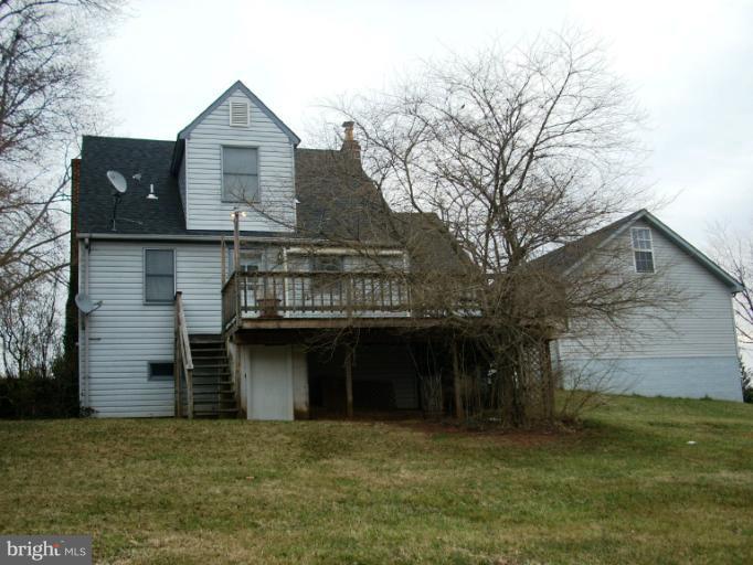 8650 Lees Ridge Road Warrenton, VA 20186 - Photo 6 of 17 Rear of Home/Garage
