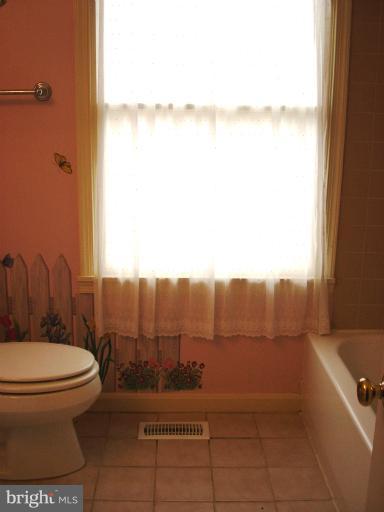 8650 Lees Ridge Road Warrenton, VA 20186 - Photo 7 of 17 Bathroom - Upper Level