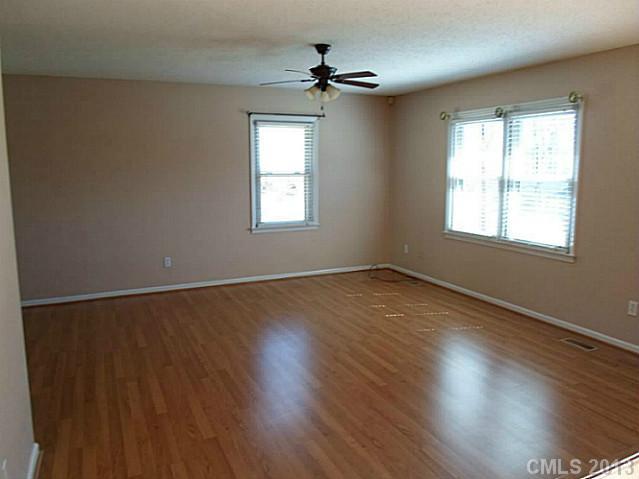1476 Kings Road Hickory, NC 28602 - Photo 2 of 14 Gallery Image 2