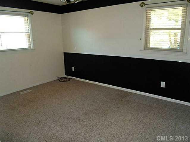 1476 Kings Road Hickory, NC 28602 - Photo 4 of 14 Gallery Image 4