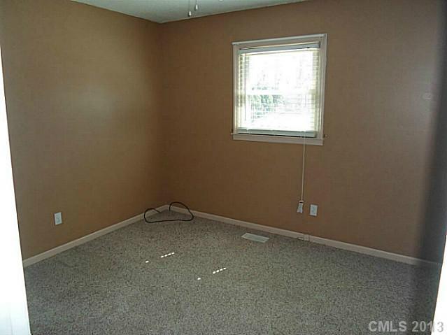 1476 Kings Road Hickory, NC 28602 - Photo 5 of 14 Gallery Image 5
