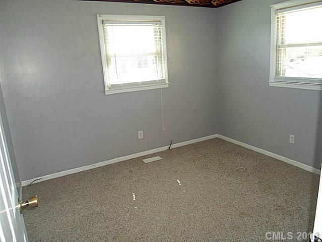 1476 Kings Road Hickory, NC 28602 - Photo 6 of 14 Gallery Image 6