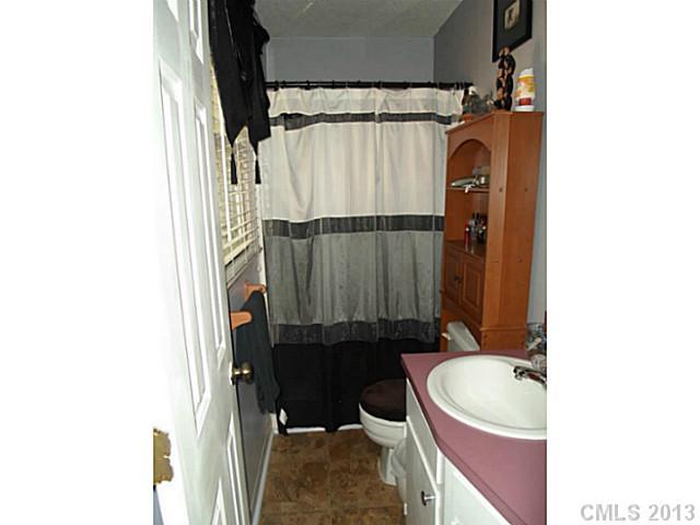 1476 Kings Road Hickory, NC 28602 - Photo 7 of 14 Gallery Image 7