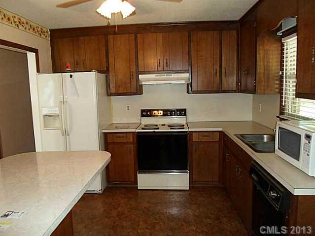 1476 Kings Road Hickory, NC 28602 - Photo 8 of 14 Gallery Image 8
