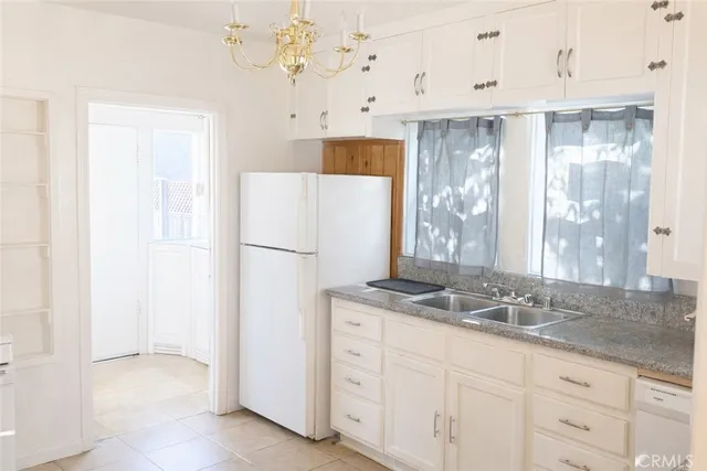 $3,350 | 1238 North Gardner Street, West Hollywood, CA 90046