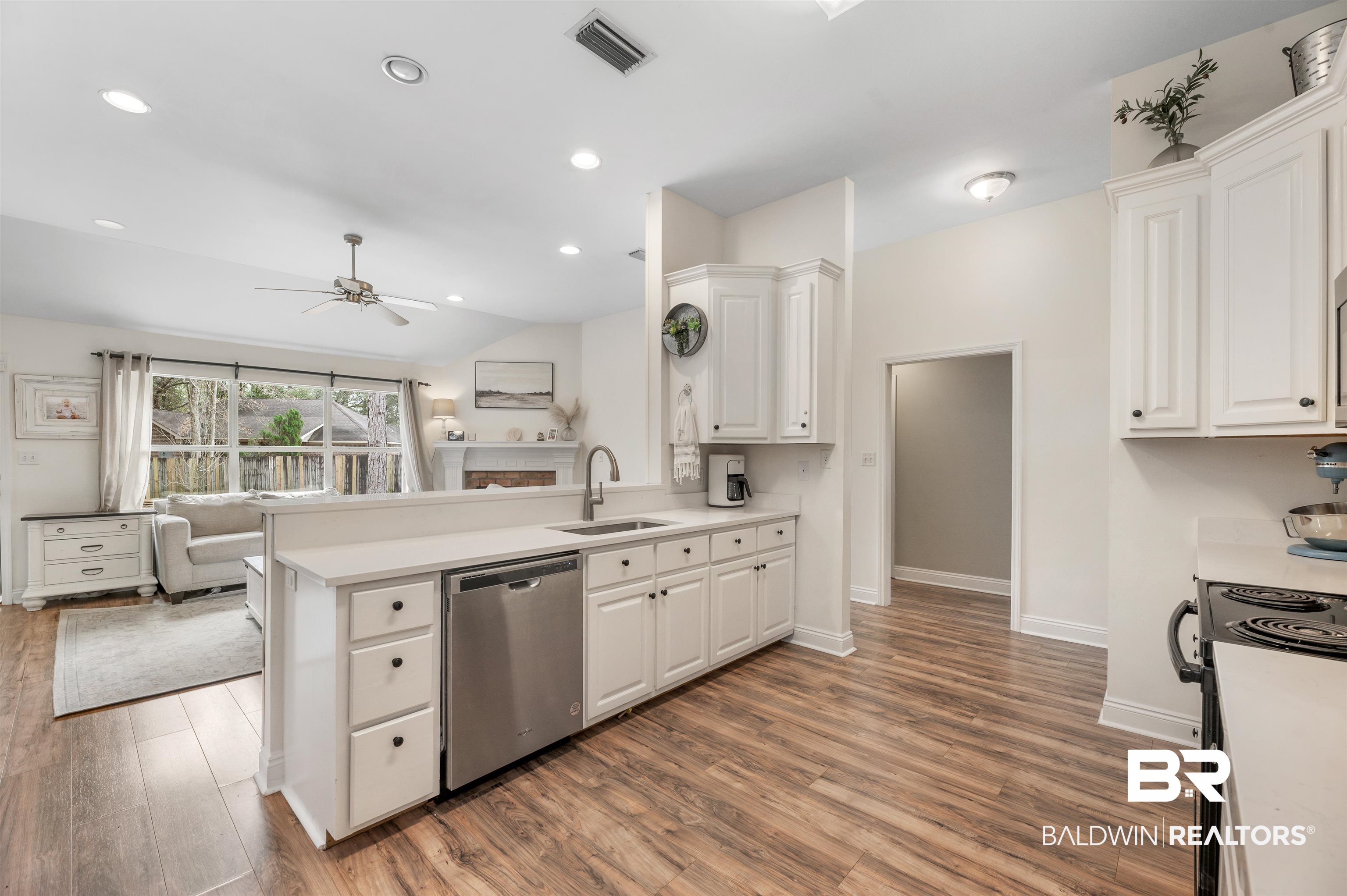 10543 South Side Loop Fairhope, AL 36532 - Photo 6 of 28 Kitchen