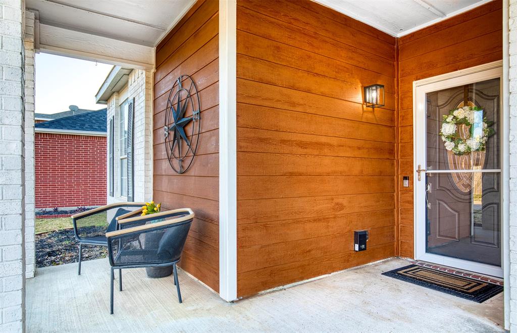 2805 Whetstone Drive Corinth, TX 76210 - Photo 3 of 38 a backyard of a house with table and chairs
