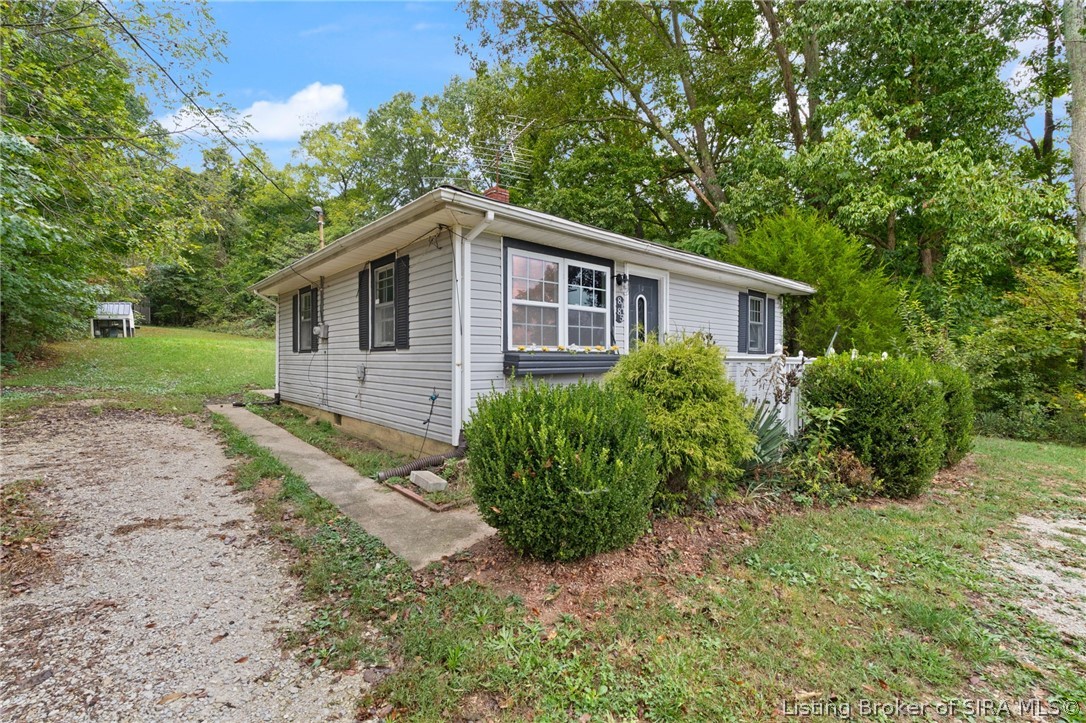 8185 Pekin Road Greenville, IN 47124 - Photo 3 of 35 Gallery Image 3