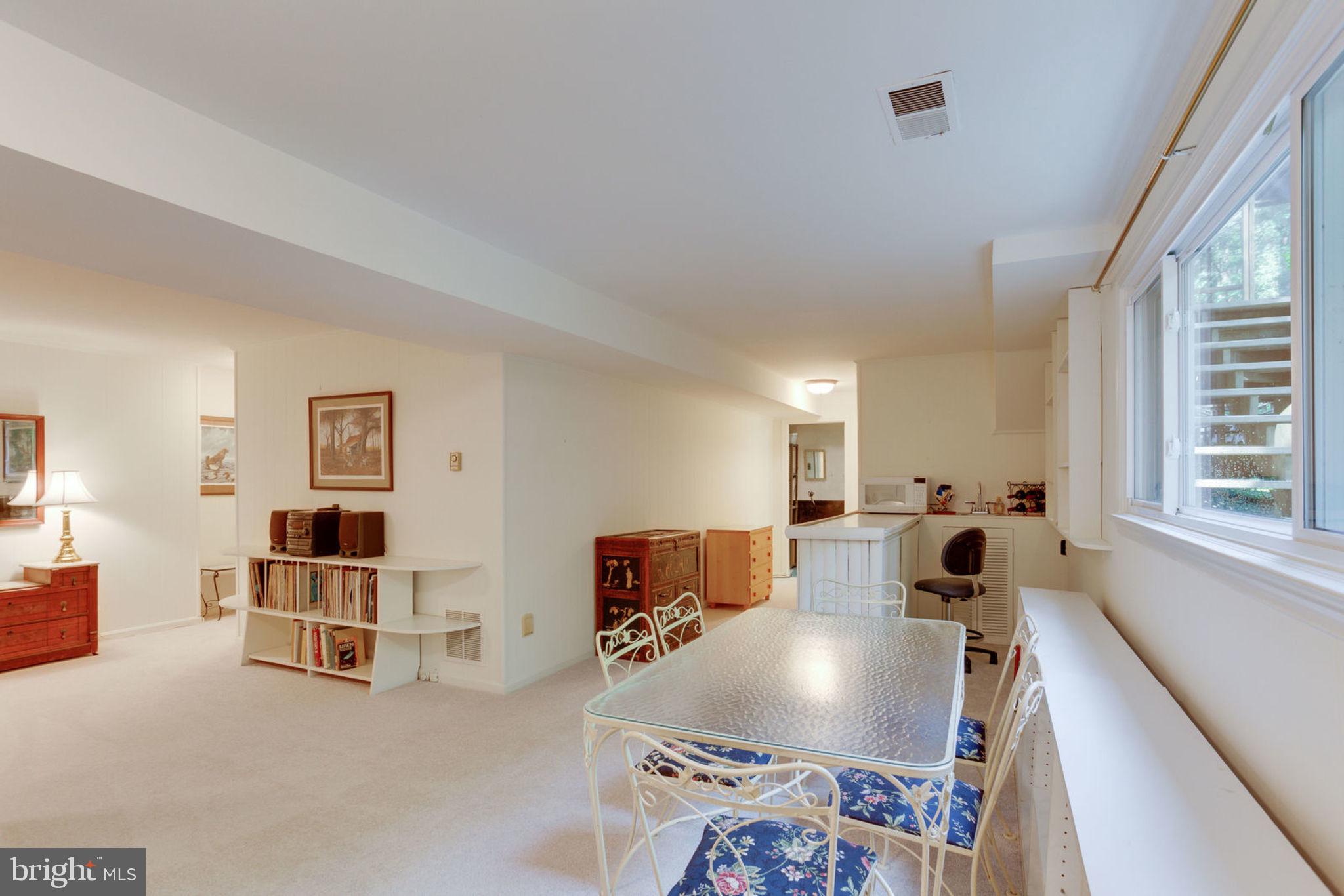 10224 Vale Road Vienna, VA 22181 - Photo 38 of 90 Gallery Image 38