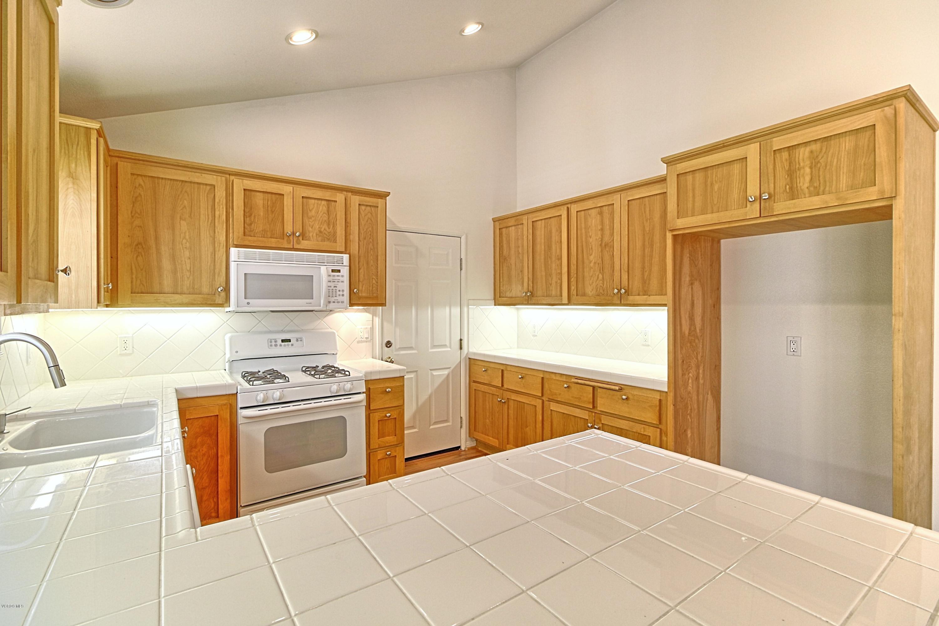 348 Burnham Road Oak View, CA 93022 - Photo 13 of 45 016 (9)