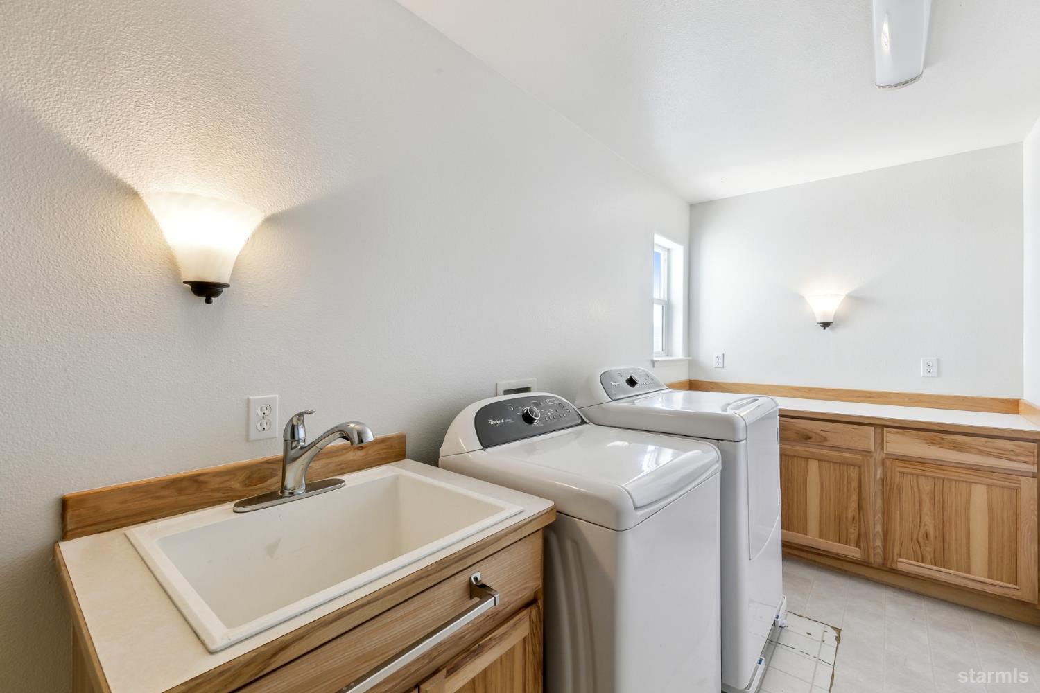 705 Sunrise Trail Markleeville, CA 96120 - Photo 22 of 39 a utility room with dryer and washer