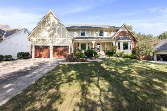 $700,000 | 8108 West 98th Terrace, Overland Park, KS 66212