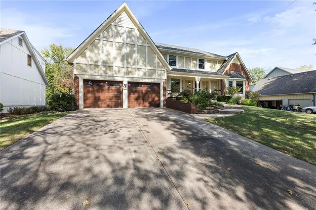 $700,000 | 8108 West 98th Terrace, Overland Park, KS 66212