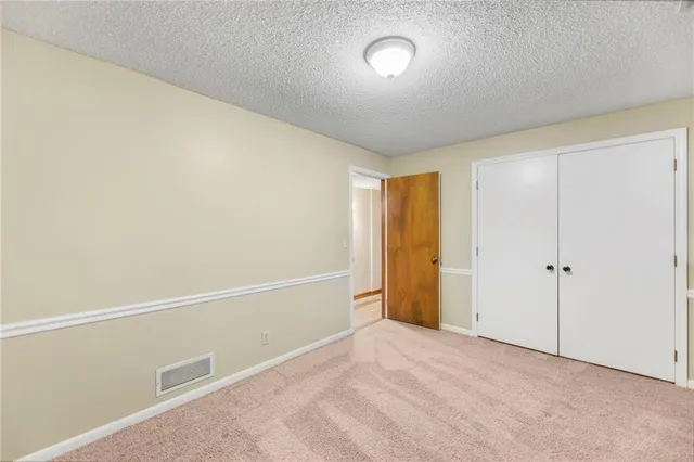 $700,000 | 8108 West 98th Terrace, Overland Park, KS 66212