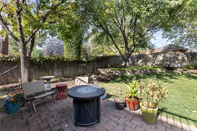 $700,000 | 8108 West 98th Terrace, Overland Park, KS 66212