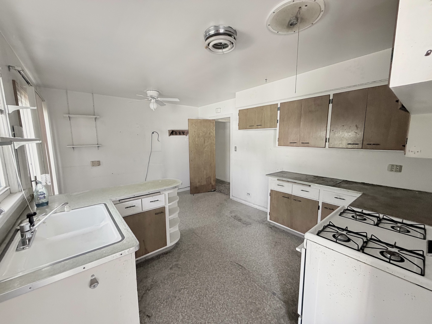 554 South Westmore-Meyers Road Lombard, IL 60148 - Photo 5 of 14