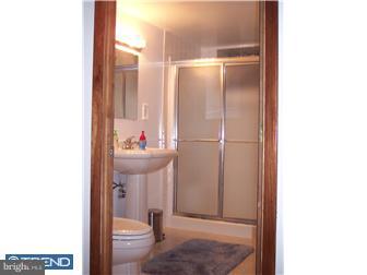 812 Ripley Street Philadelphia, PA 19111 - Photo 11 of 12 Bathroom