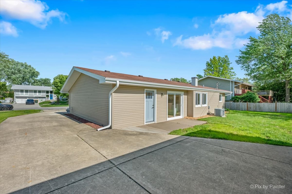 1420 Cooper Road Hoffman Estates, IL 60169 - Photo 5 of 33