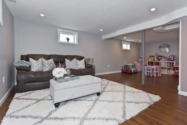37 Raymond Road Salem, MA 01970 - Photo 11 of 12 Gallery Image 11