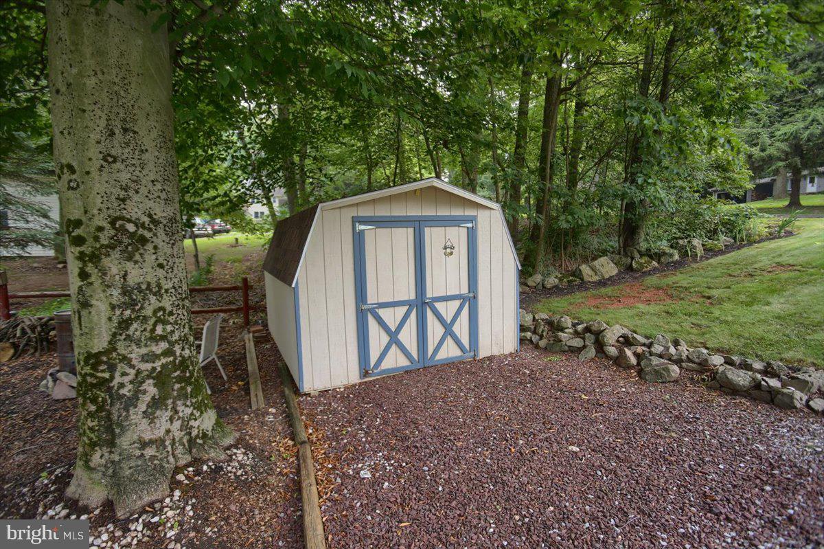 135 Oak Road Elizabethtown, PA 17022 - Photo 3 of 50 Gallery Image 3