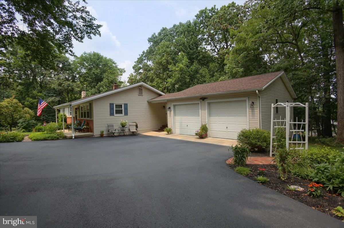 135 Oak Road Elizabethtown, PA 17022 - Photo 4 of 50 Gallery Image 4