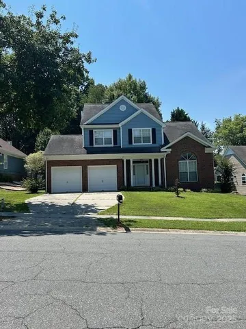 a house view with a outdoor space