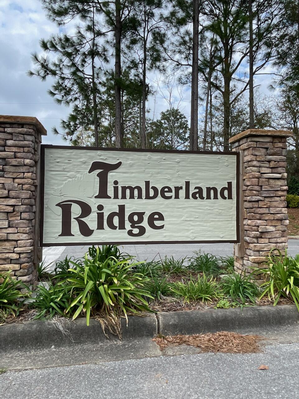 3543 Sugar Maple Lane Crestview, FL 32539 - Photo 2 of 20 a sign on the side of a building