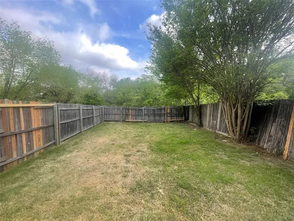 $1,995 | 430 Sims Drive, Cedar Hill, TX 75104