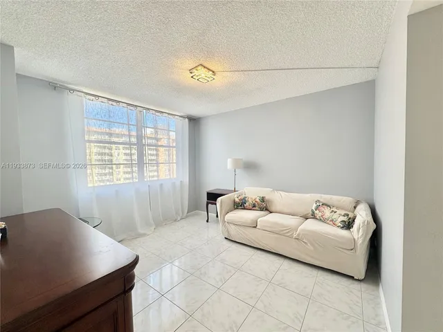 $2,575 | 250 174th Street, Unit 1912, Sunny Isles Beach, FL 33160