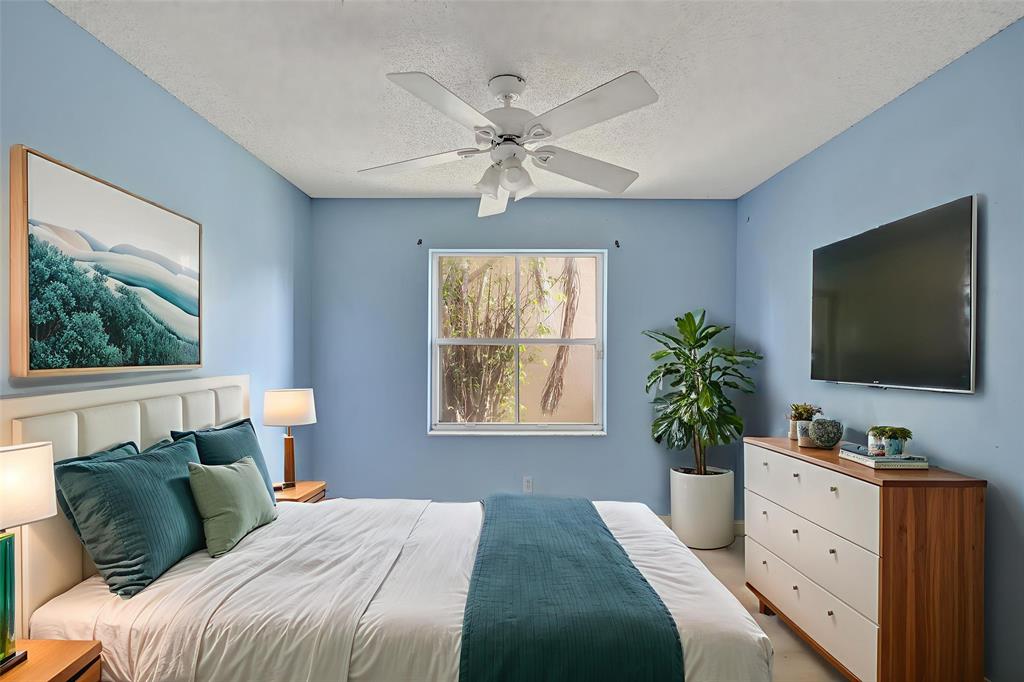 7341 Flores Way Margate, FL 33063 - Photo 4 of 8