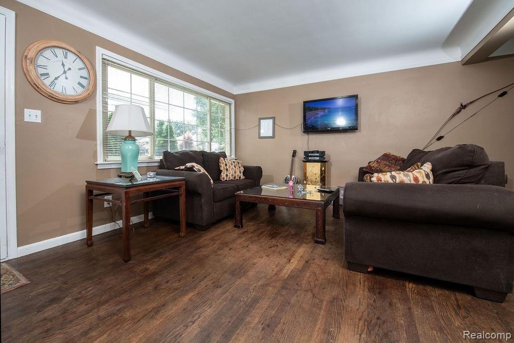 2505 Oliver Road Royal Oak, MI 48073 - Photo 4 of 23