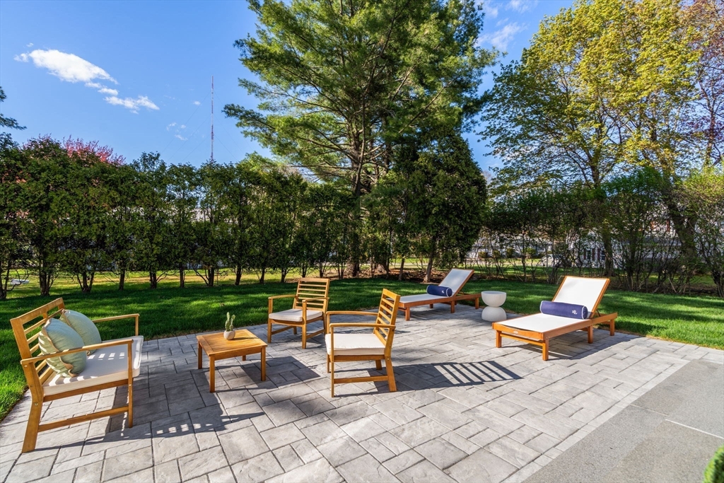 23 Yale Road Needham, MA 02494 - Photo 7 of 39