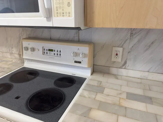 $440,000 | 1284 Northeast 191st Street, Unit 1284, North Miami Beach, FL 33179