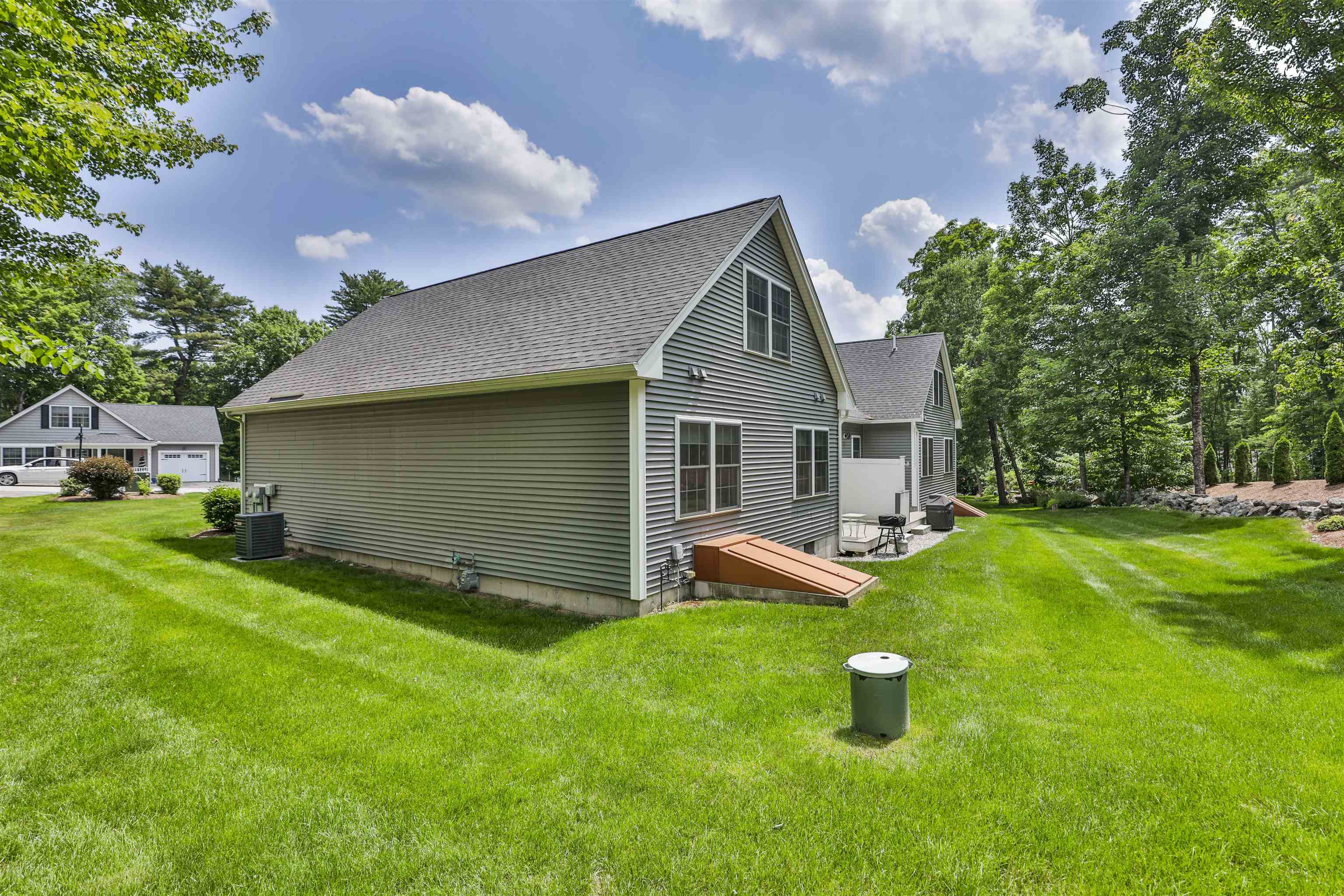 8 Cedar Way, Unit B Goffstown, NH 03045 - Photo 5 of 35