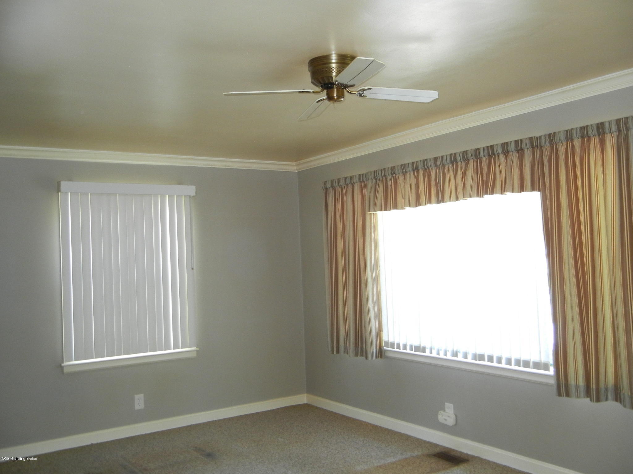3042 Hendon Road Louisville, KY 40220 - Photo 3 of 13 Living Room