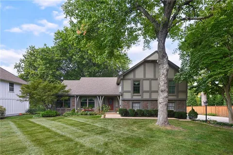 $699,000 | 2418 West 71st Terrace, Prairie Village, KS 66208