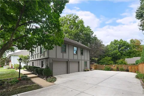 $699,000 | 2418 West 71st Terrace, Prairie Village, KS 66208