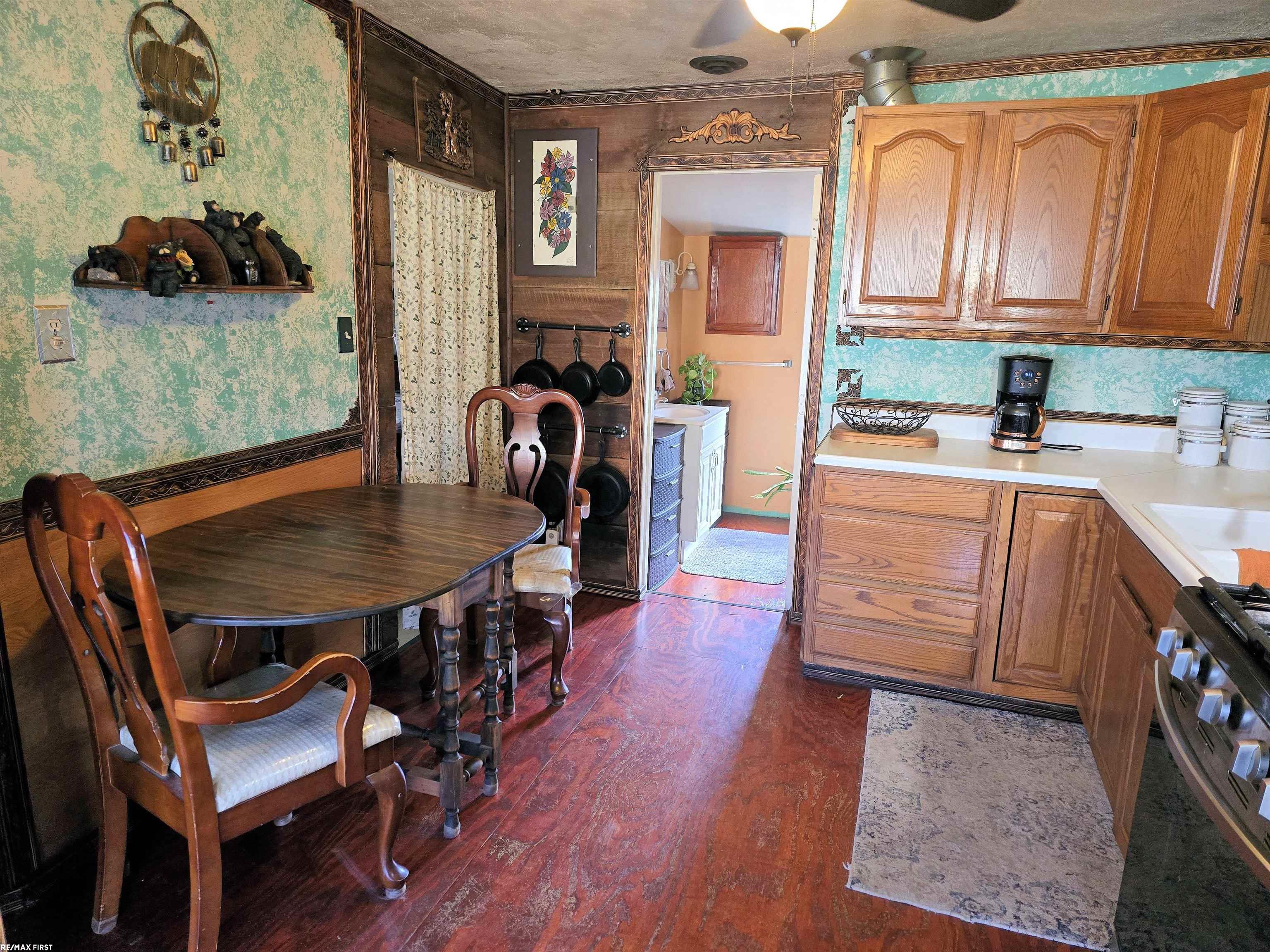79 Rathbone Street Mount Clemens, MI 48043 - Photo 8 of 16 50168434-2ab7bd7e-c32a-465f-be92-965ca4a6a0e9.JPG