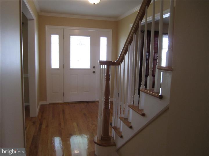 22 Weyburne Road Hamilton, NJ 08690 - Photo 3 of 12 Foyer