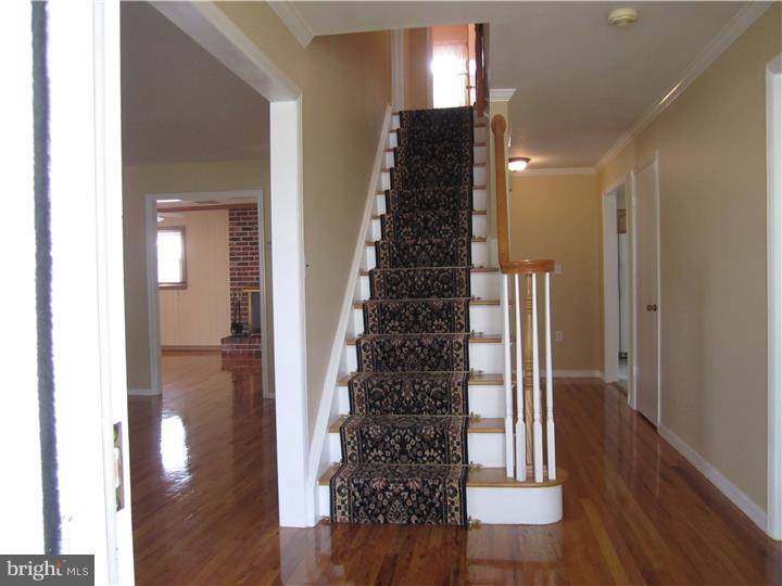 22 Weyburne Road Hamilton, NJ 08690 - Photo 4 of 12 Foyer