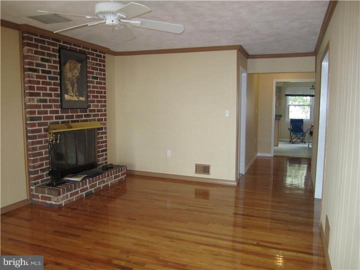 22 Weyburne Road Hamilton, NJ 08690 - Photo 7 of 12 Family Room