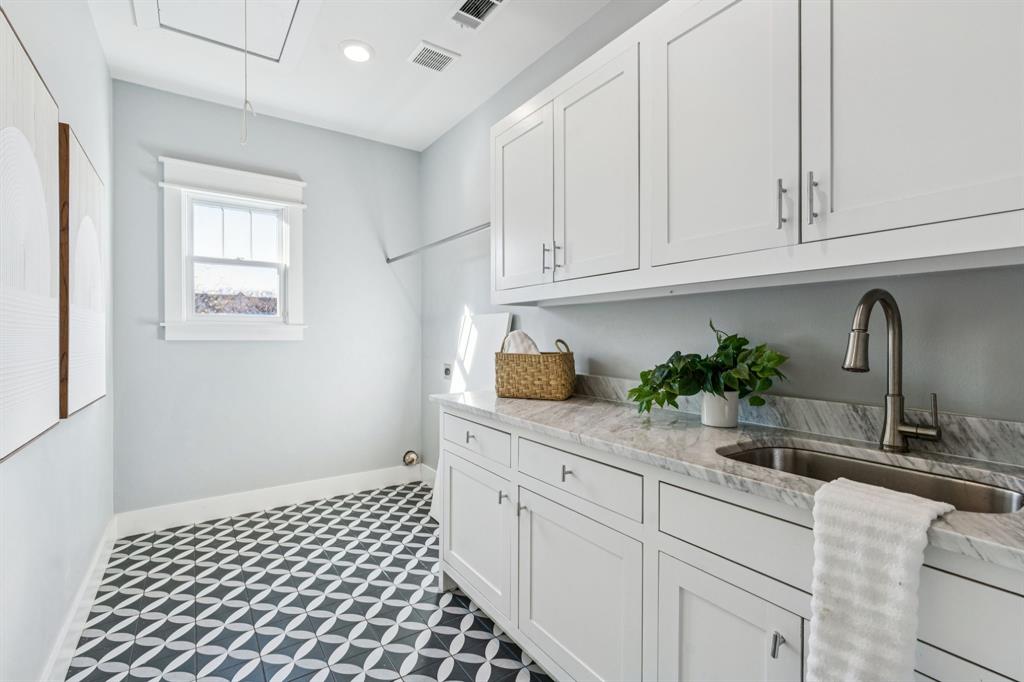 5938 Goliad Avenue Dallas, TX 75206 - Photo 25 of 34 Spacious laundry room