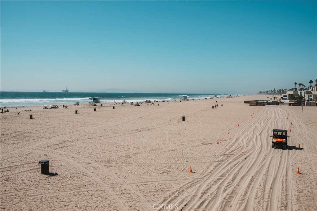 200 Pacific Coast Highway, Unit 130 Huntington Beach, CA 92648 - Photo 30 of 36 a view of a terrace
