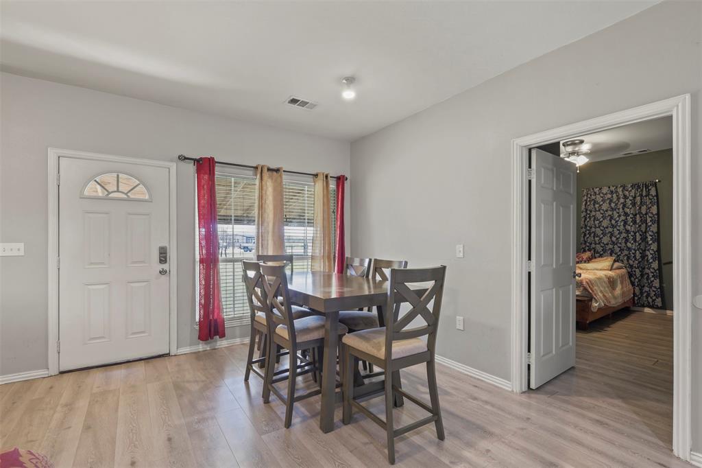 1556 John Wayne Road Kaufman, TX 75142 - Photo 5 of 33 a view of a livingroom with furniture and front door