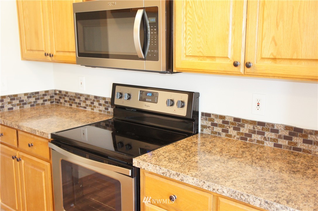 8737 181st Way Southwest Rochester, WA 98579 - Photo 4 of 18