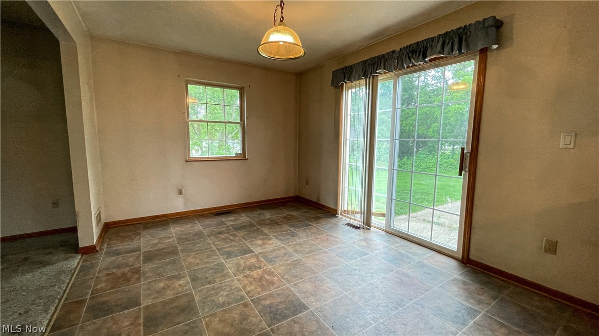 2736 Pressler Road Akron, OH 44312 - Photo 4 of 17