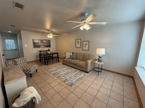 $995 | 905 North 6th Street, Unit 2, Sanger, TX 76266