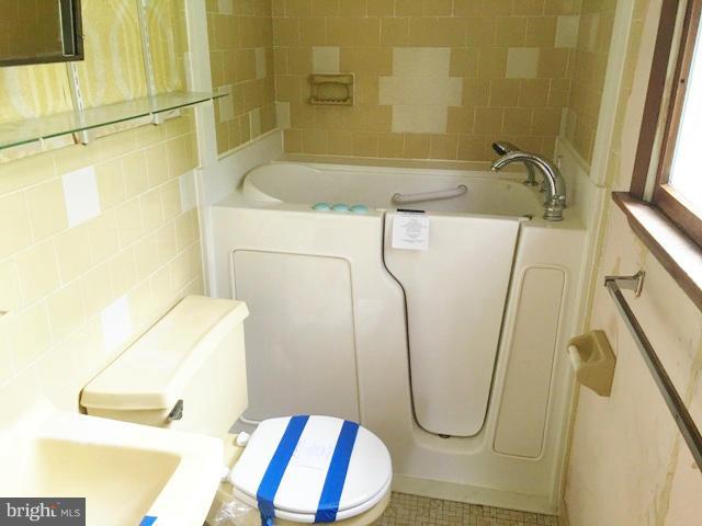 1230 Calvert Beach Road St. Leonard, MD 20685 - Photo 11 of 16 Bath (Master)