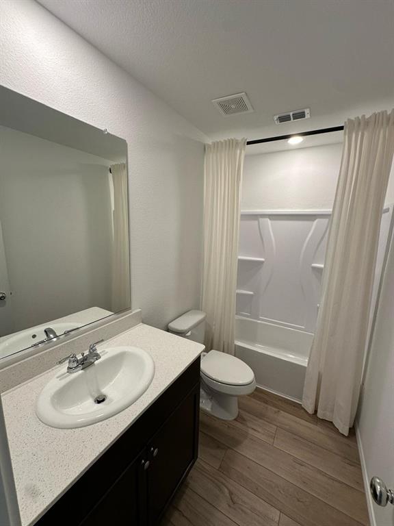 3210 Normandy Brk Road Dallas, TX 75212 - Photo 7 of 9 a bathroom with a sink and a mirror